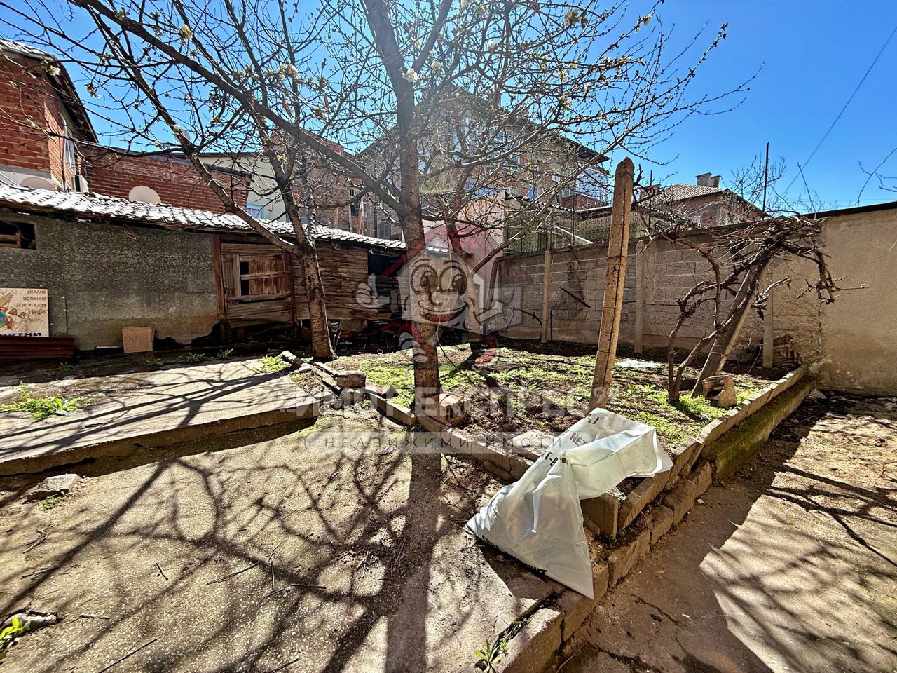 Продава се Къща в Асеновград - 249 кв.м за 451 €/кв.м - Снимка #1