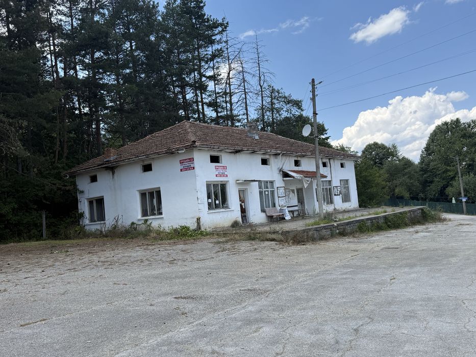 Продавам масивна сграда в село Камещица, общ. Габрово. Изгодно!