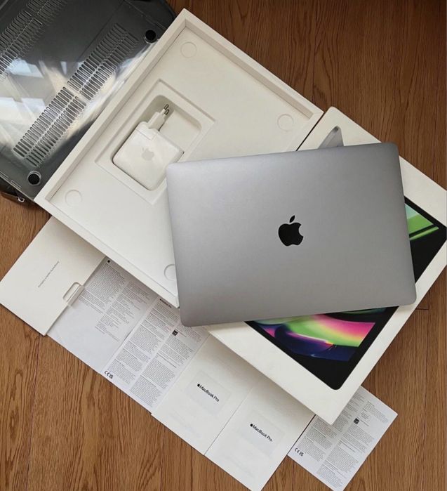 Macbook Pro M2 256/8