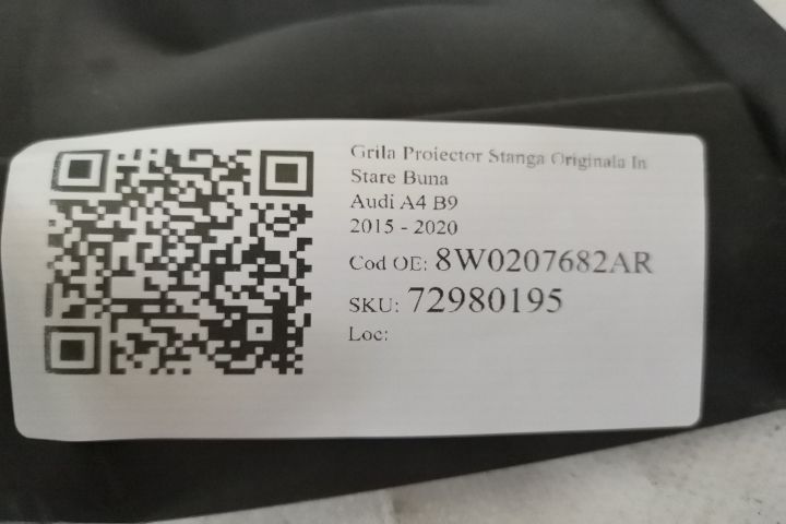 Ауди А4 / Audi A4 B9 8W0207682AR Оригинална лява решетка на проектора