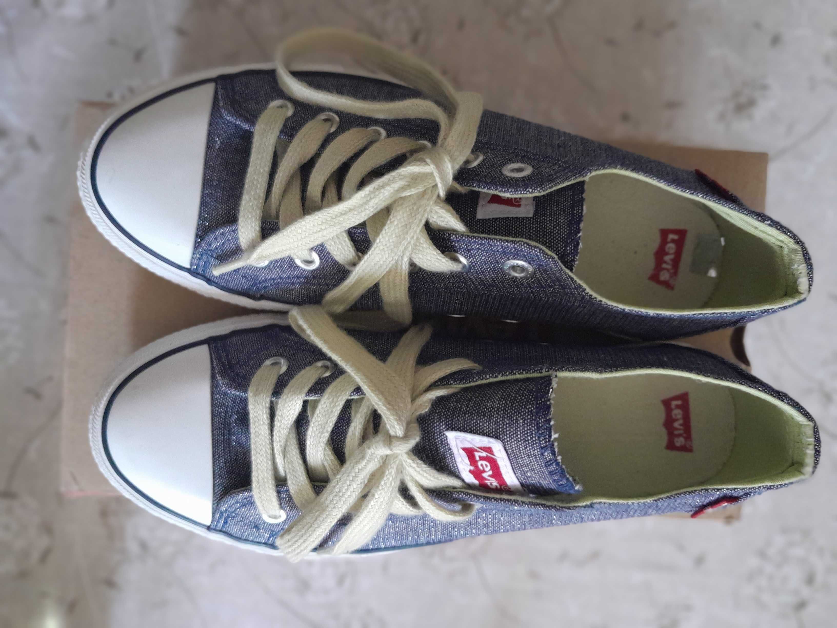 Нови Оригинални кецове Levi's 38 номер