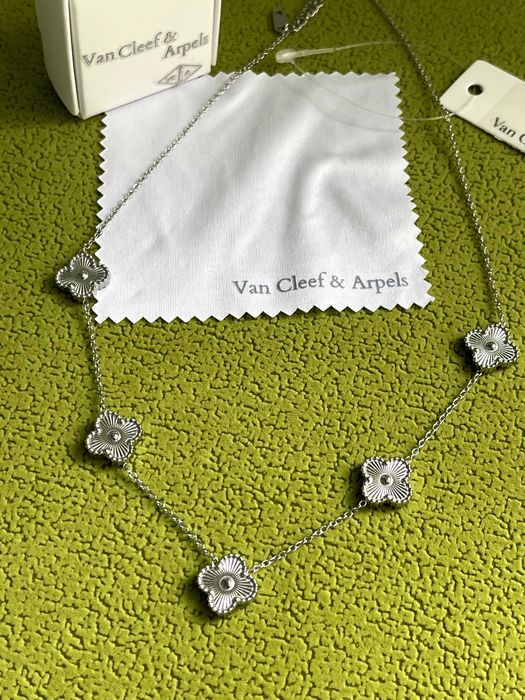 сребристо колие ван клиф с детелина van cleef  колие синджир бижу топ