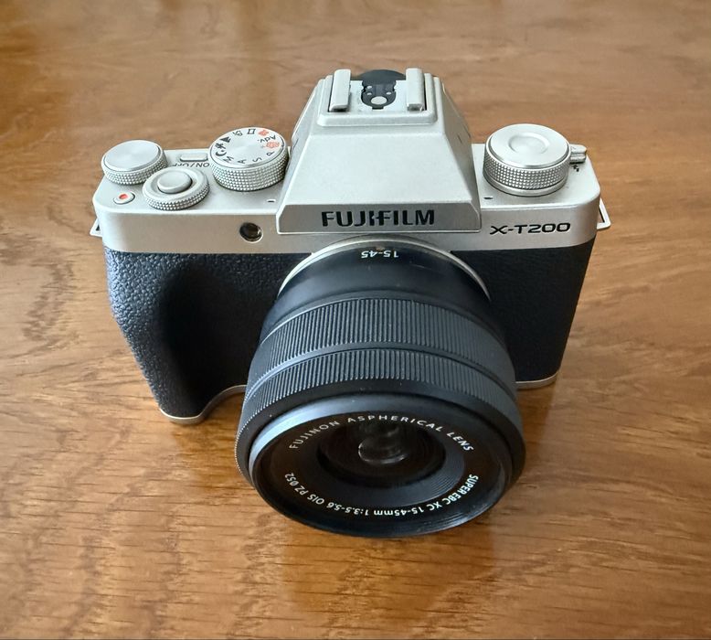 Camera foto avansata Fujifilm x t200 cu obiectiv 15-45 stare noua