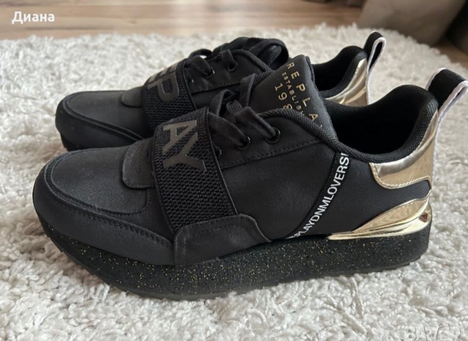 Дамски сникърси реплей