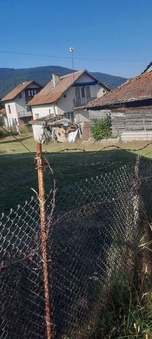 Продавам място Говедарци 250кв