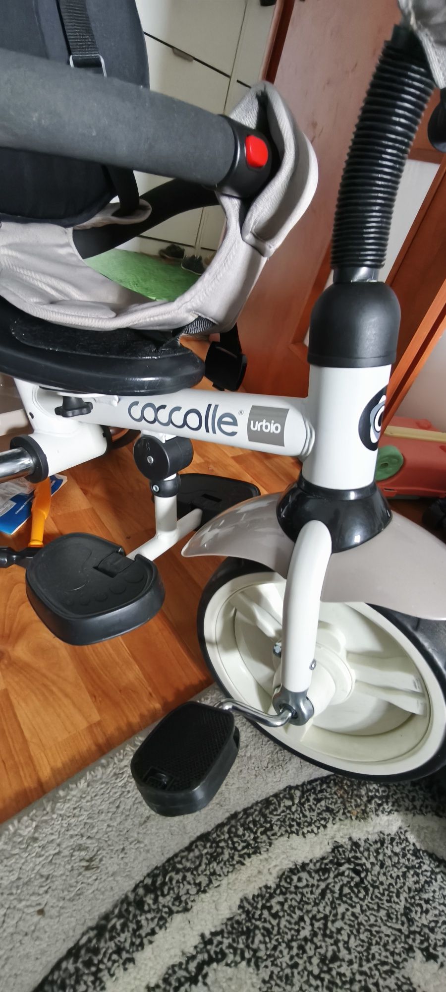Vând tricicleta Coccolle Urbio aproape noua