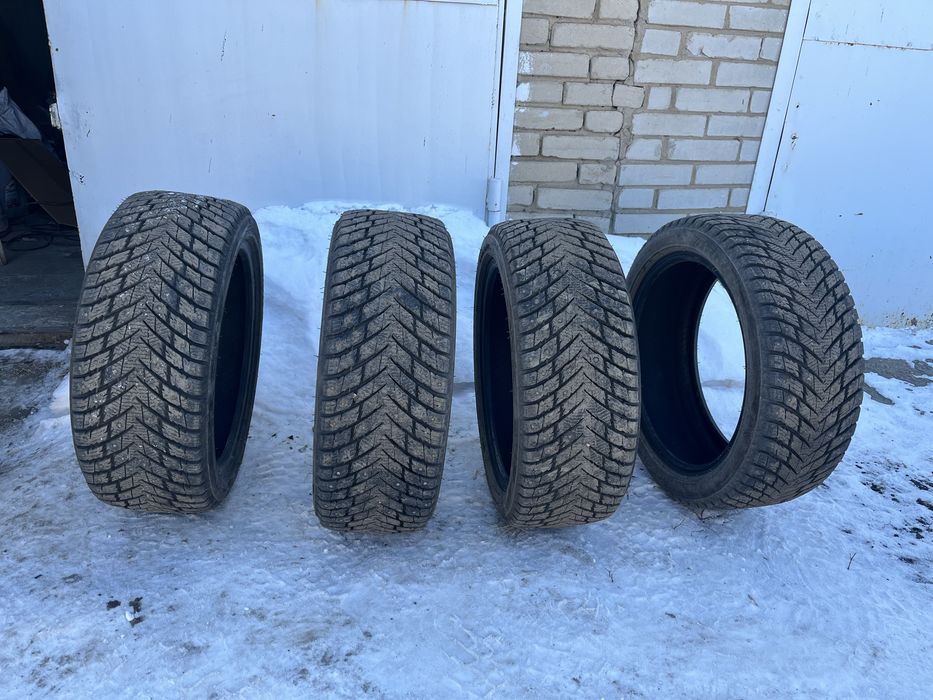 Продам балоный новые в отличном состояние все шипы на месте!!!