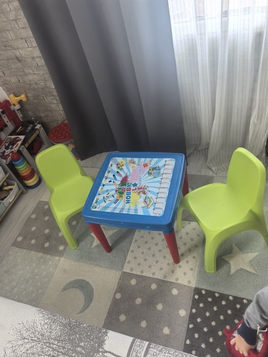 Детска масичка с два стола