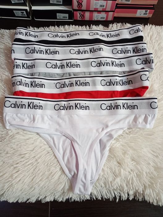 Комплект дамско бельо високо качество. По  5 броя в кутия.