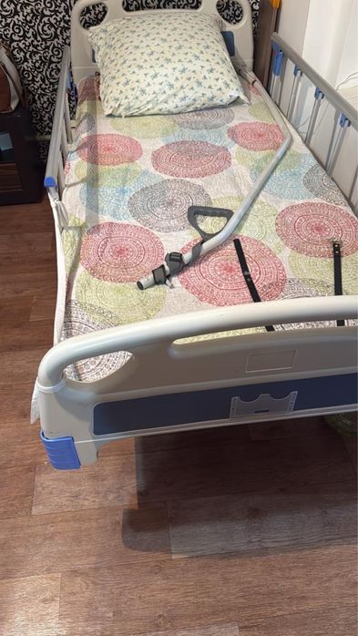 Функциональная механическая кровать для лежачих больных