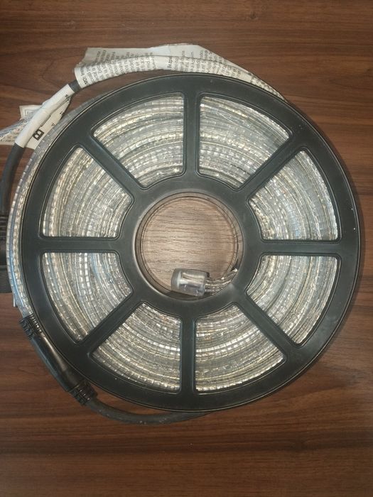 Vând bandă LED cu 240 Led