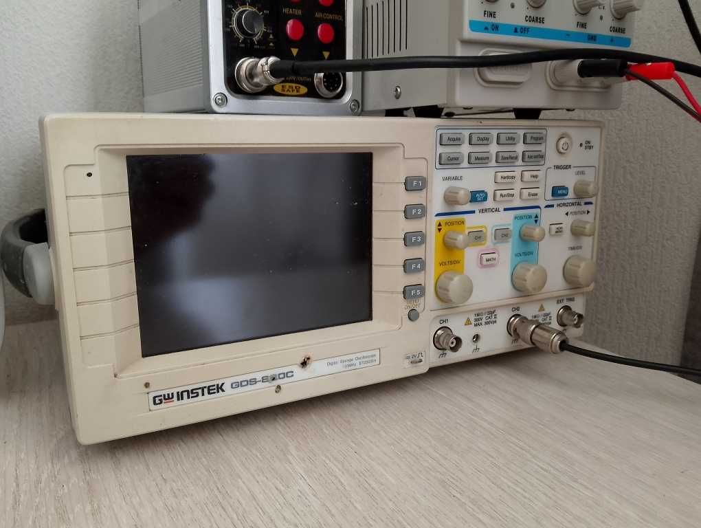 Осциллограф gds-820c