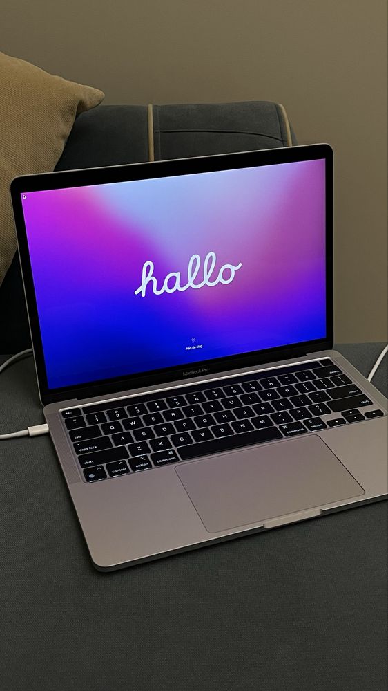 Продам MacBook Pro 13 на чипе М1