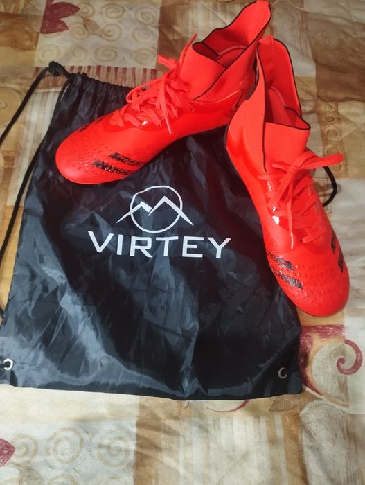 Футбольные бутсы VIRTEY новые