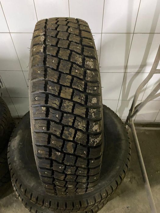Продам шины шипованные