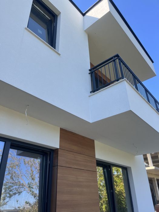 Продава се Къща в Варна, Базар Левски - 250 кв.м за 1400 €/кв.м - Снимка #2