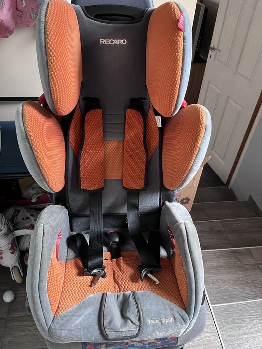 Продавам детско столче Recaro Young Sport 9-36кг
