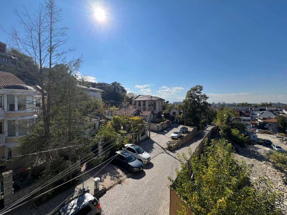 Многостаен апартамент с 3 спални в р-н Централен, Пловдив