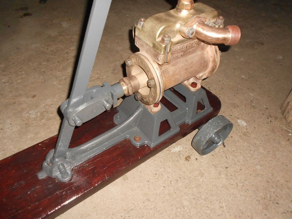 Pompa manuala de tras Vinul !