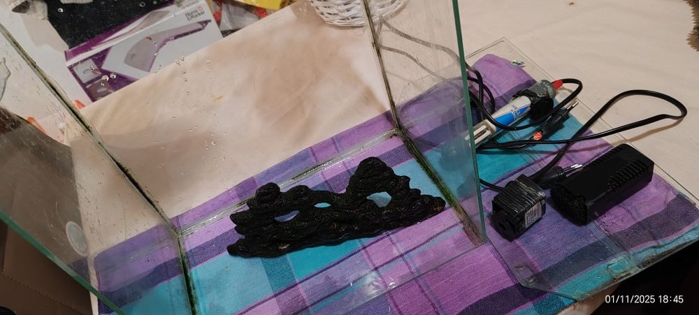 Аквариум 30л с разни водорасли и арка