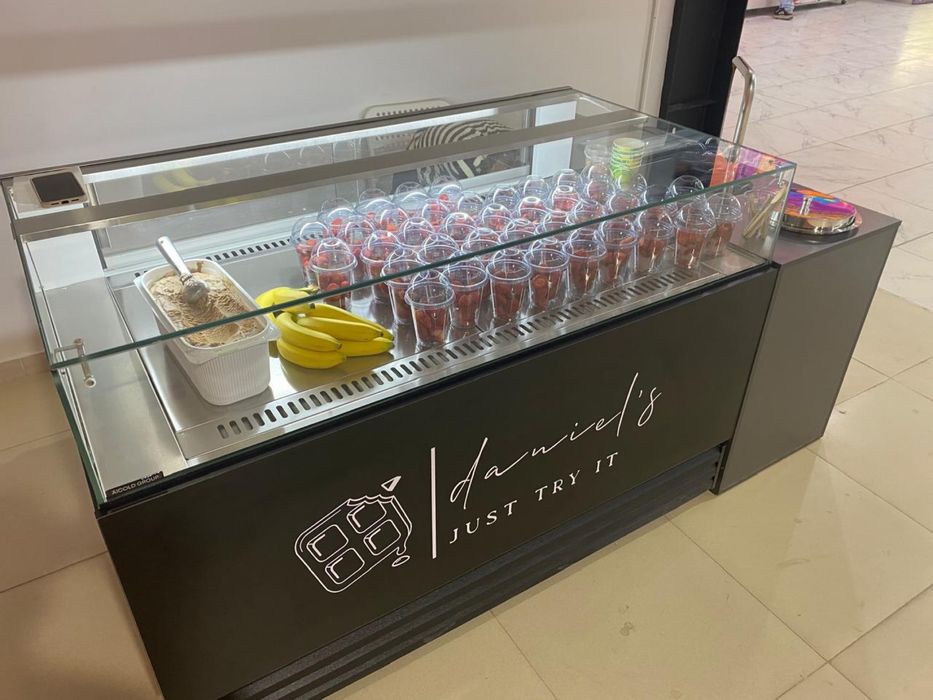 Продам витринный холодильник