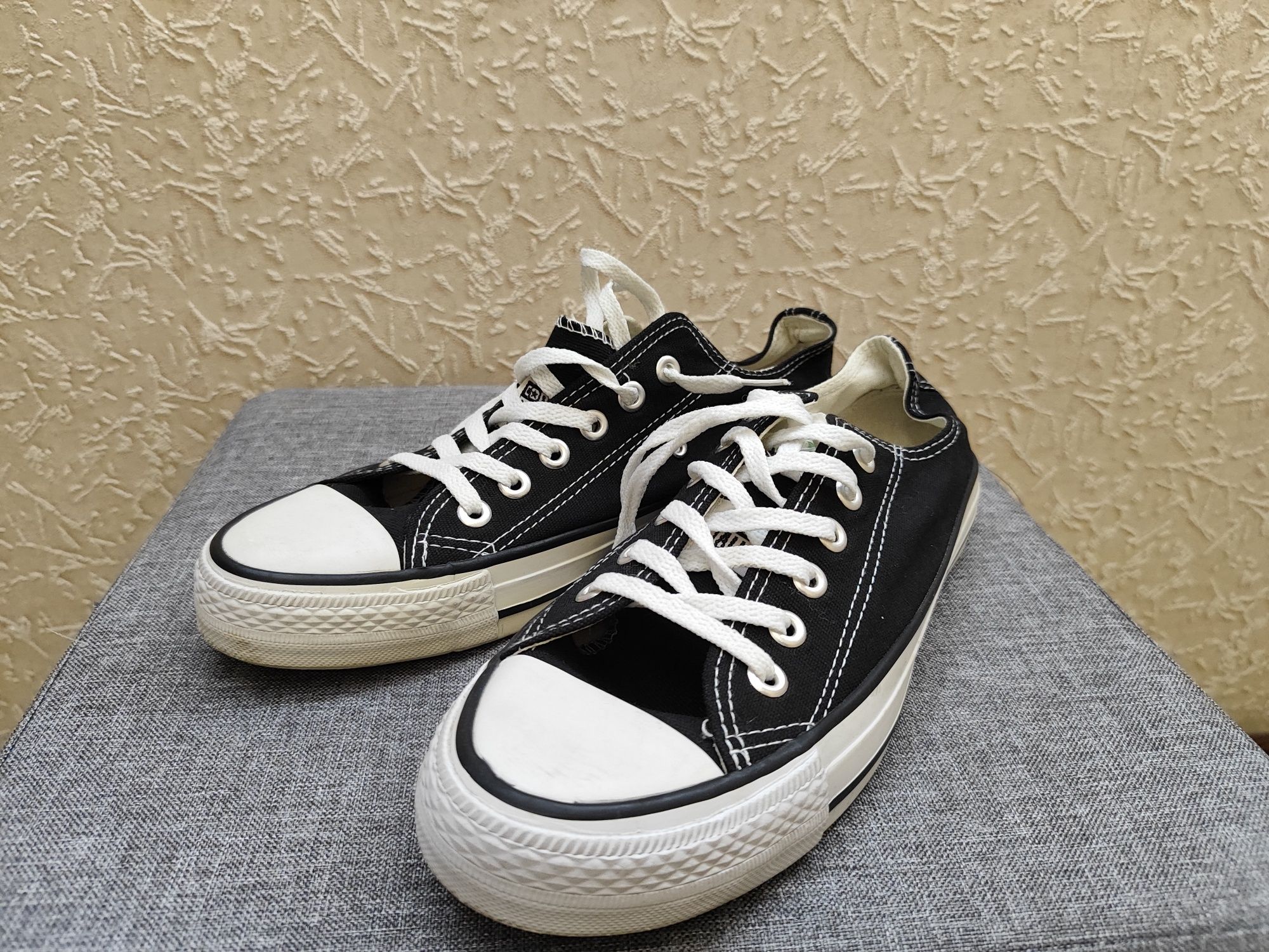 Продам новые кеды Converse