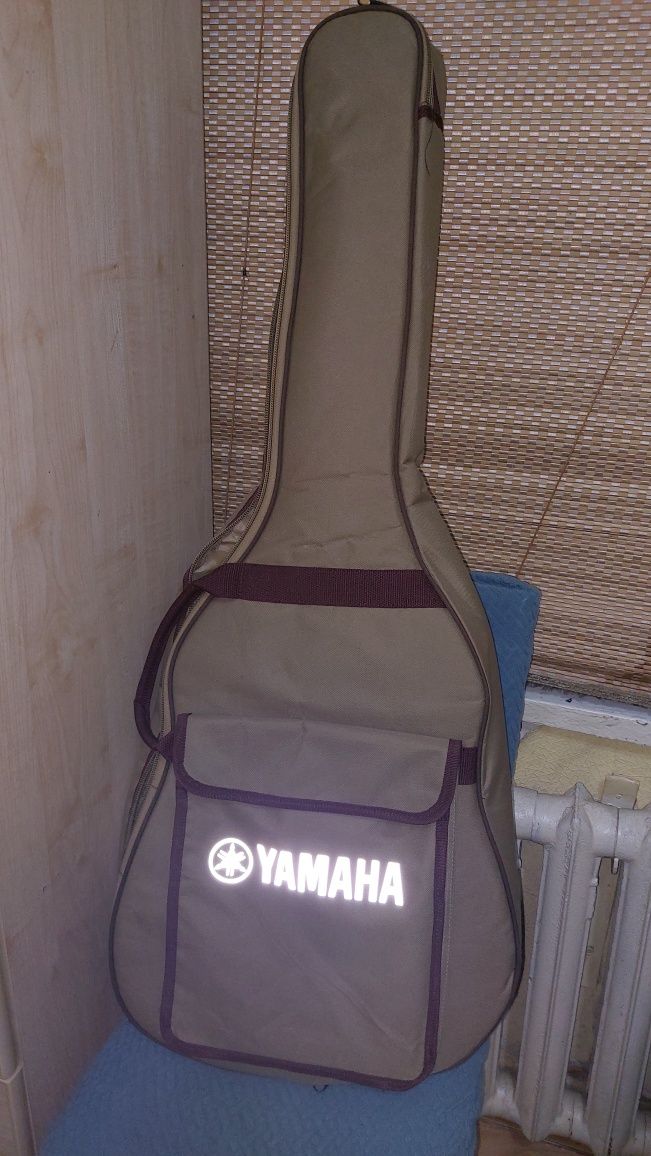Акустическая гитара Yamaha F310 с чехлом и каподастером