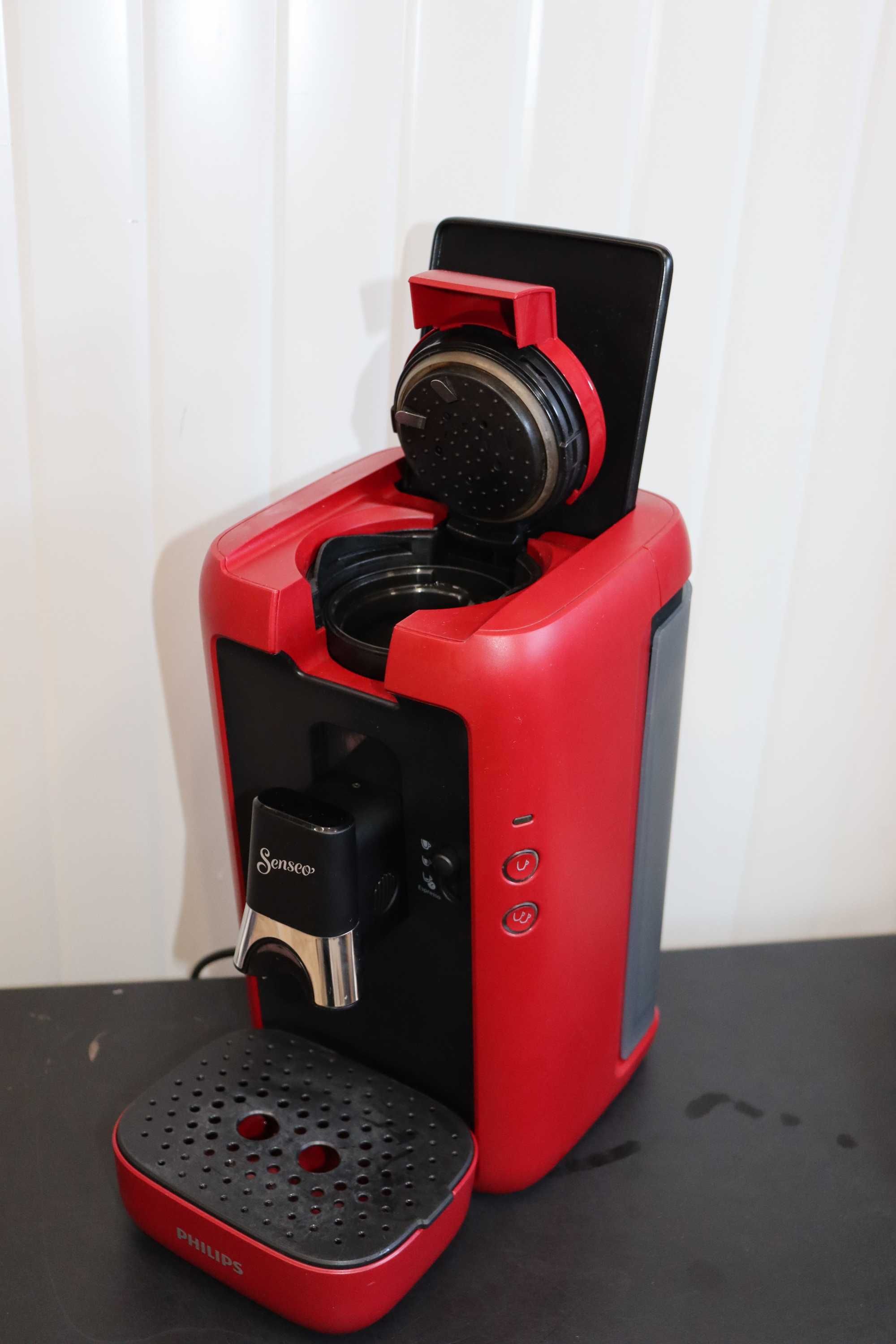 Кафе машина Philips Senseo Maestro, падове,  Red,1.2L 1450W, 2 цедки