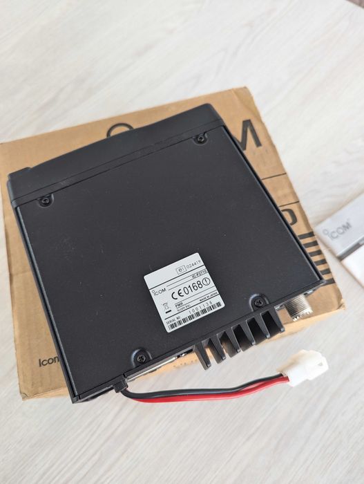 Statie ICOM Radio UHF IC-F2710 400 - 470 MHz Two-Way Radioamatori