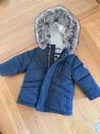 Vand geaca bebe C&A blana/iarna marimea 74(6-9 luni)