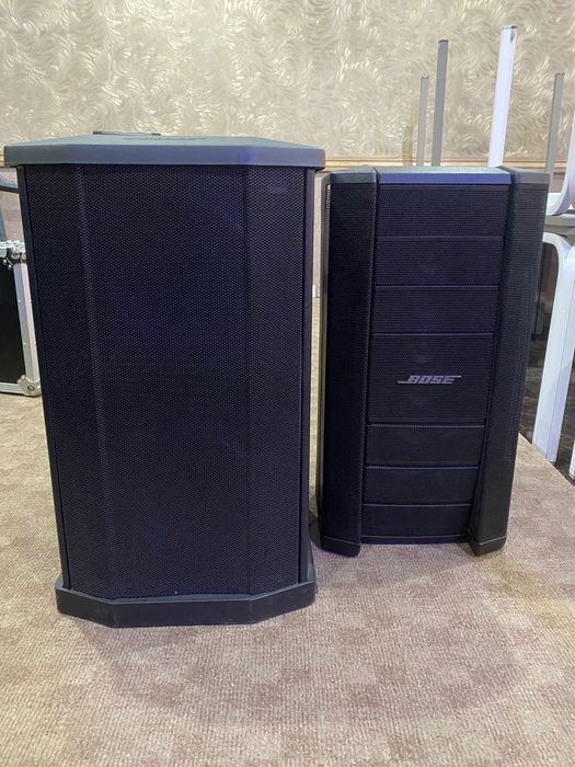 Boxe Bose sistem F1 folosite în restaurant cu huse .2 bași și 2 topuri