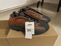 Yeezy 700 v3 copper fade 43 1/3 (fit 42.5)