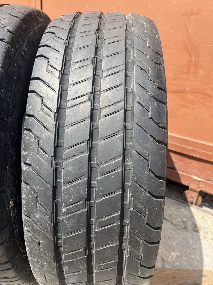 2 бр. гуми за бус 235/65/16C Continental DOT 4317 7 mm