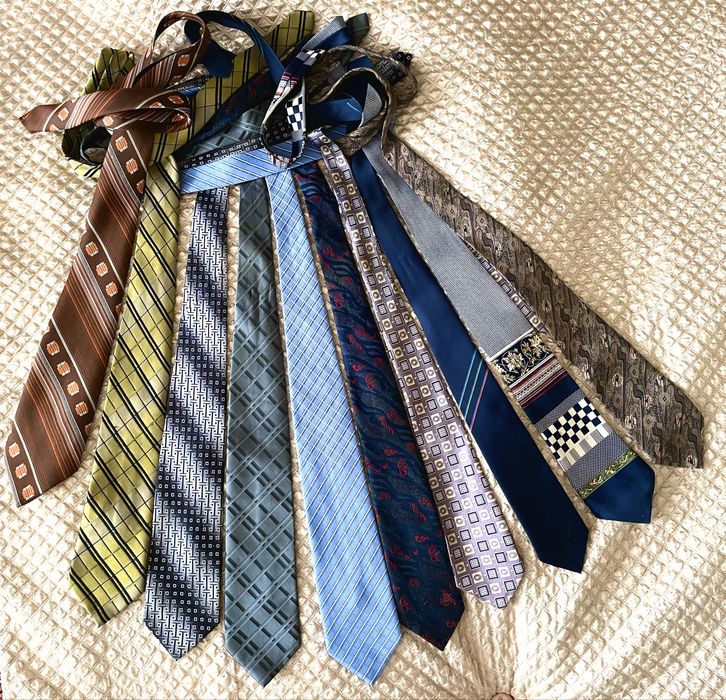 Фирменные галстуки.