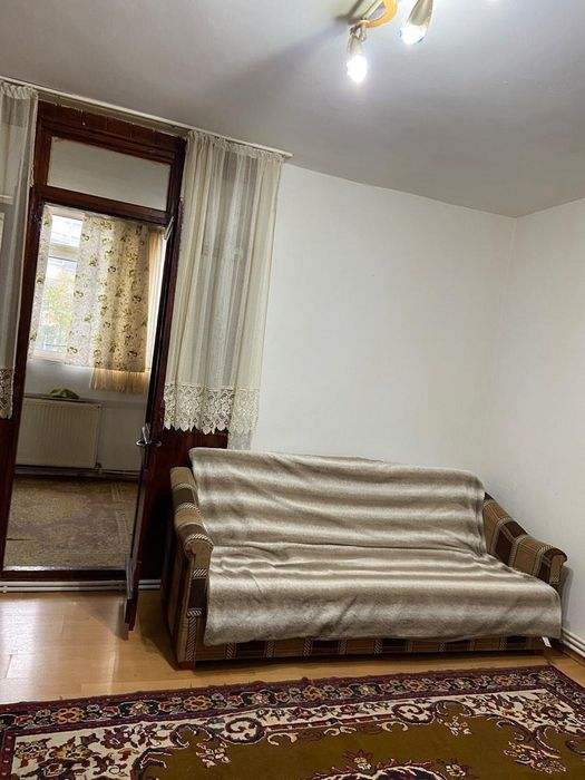 Închiriez garsonieră