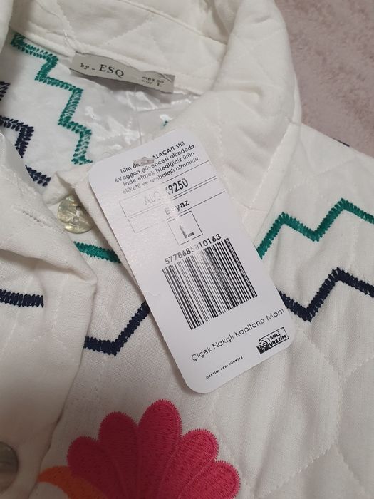 Geaca matlasata cu broderii