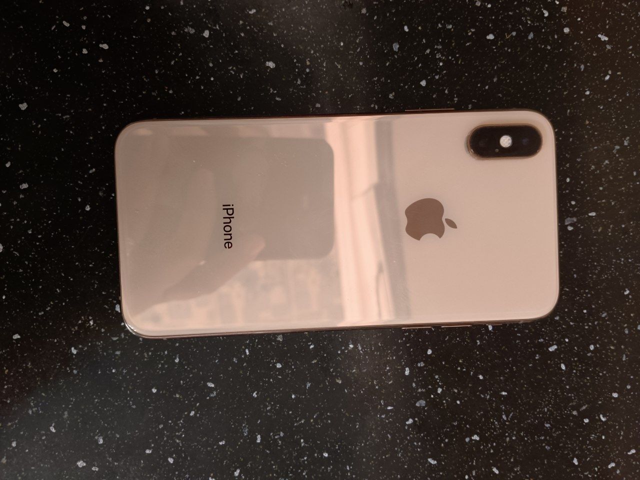 Ipone XS sotiladi. Продается iPhone XS.