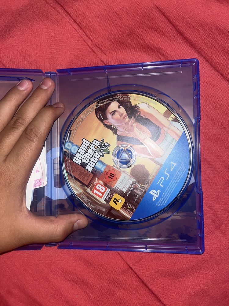 Продавам GTA5 за playstation4
