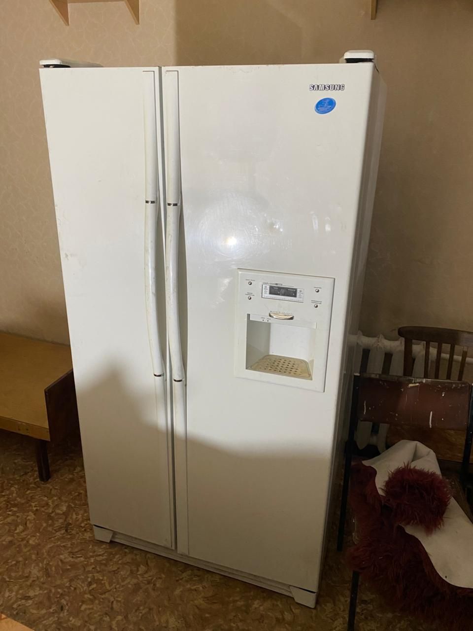 Продам холодильник все работает