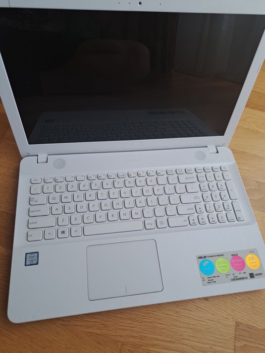 Laptop Asus X541U- Perfect pentru munca de birou ușoară