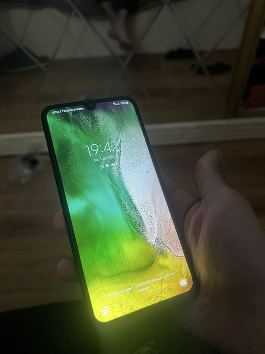 Самсунг а50.     .