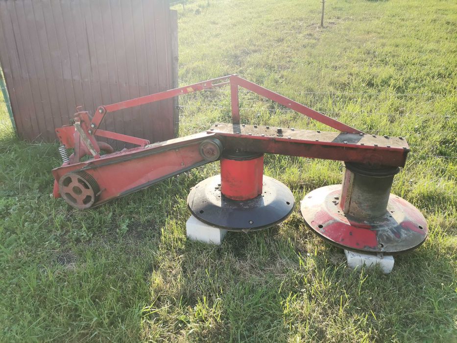 Diferite Utilaje Plug Reversibil cu 2 furtune hidraulice 3 cormane