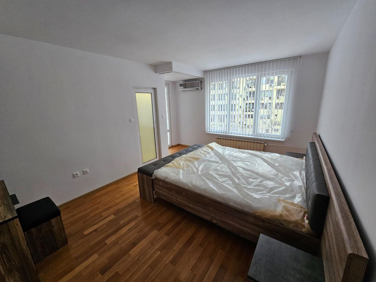 Дава се под наем Тристаен апартамент в Пловдив, Кършияка - 140 кв.м за 1000 € - Снимка #4