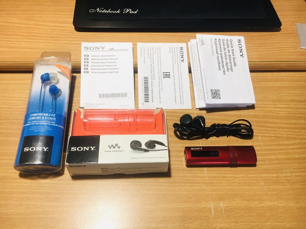 Легендарный фирменный оригинал мини-плеер SONY WALKMAN 2шт наушниками