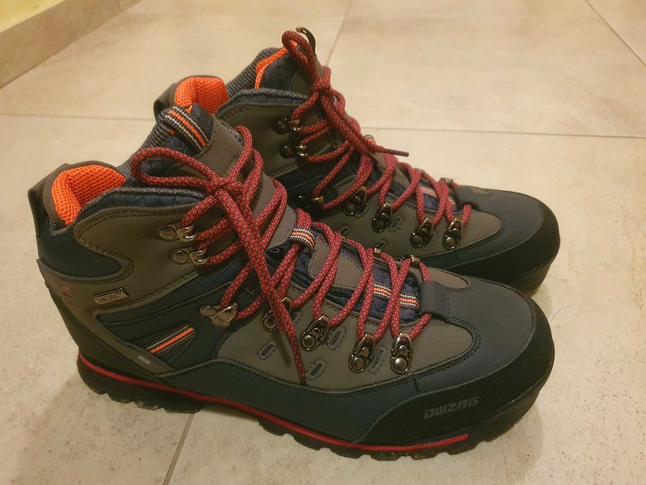 Високи зимни обувки