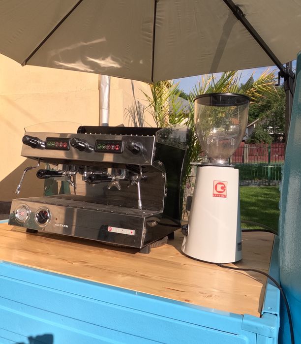 Vand piaggio ape pentru cafenea mobila cu tot cu rasnita si espressor!