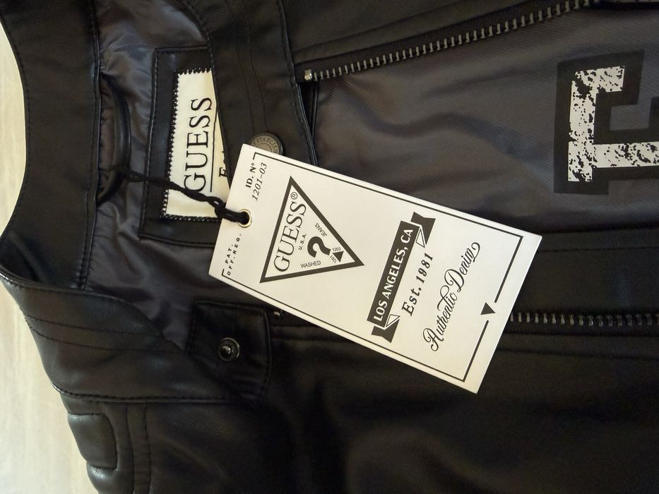 Черно кожено яке Guess