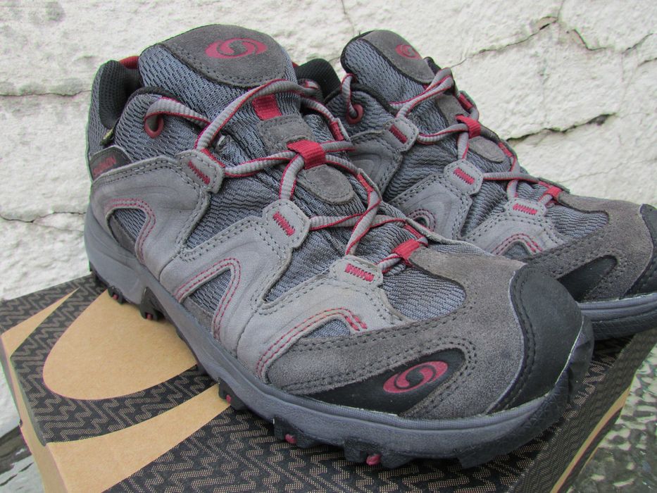 Дамски туристически обувки Salomon Contagrip
