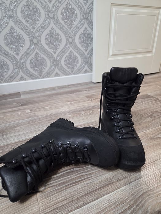 Продам ботинки черного цвета