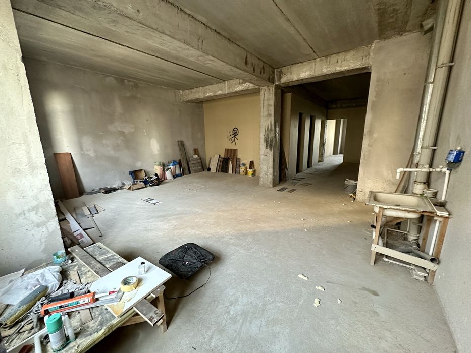 Квартира коробка в новостройке 136м2